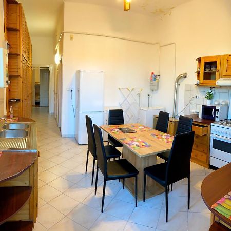 Jokai Hostel Pecs Bagian luar foto