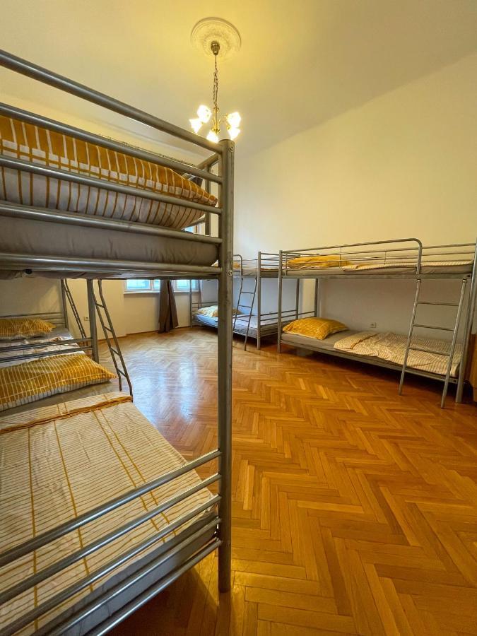 Jokai Hostel Pecs Bagian luar foto